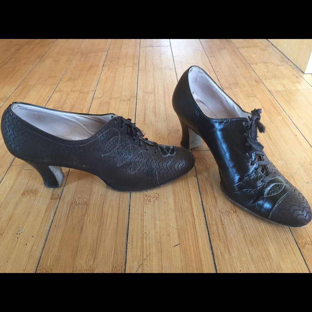 VINTAGE  1940's brown leather shoes