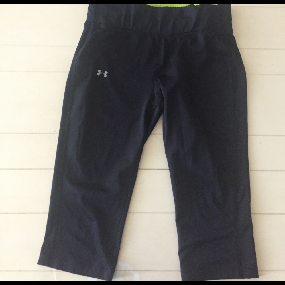 Under armour black crop leggings