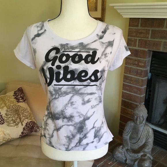 Cold Crush Tops - Hi Low Graphic Tee "Good Vibes" XS
