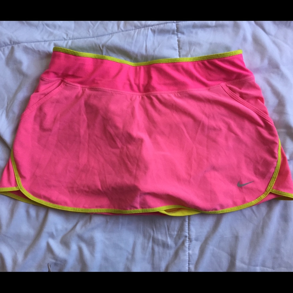 NWOT Nike dri-fit skirt with built in shorts