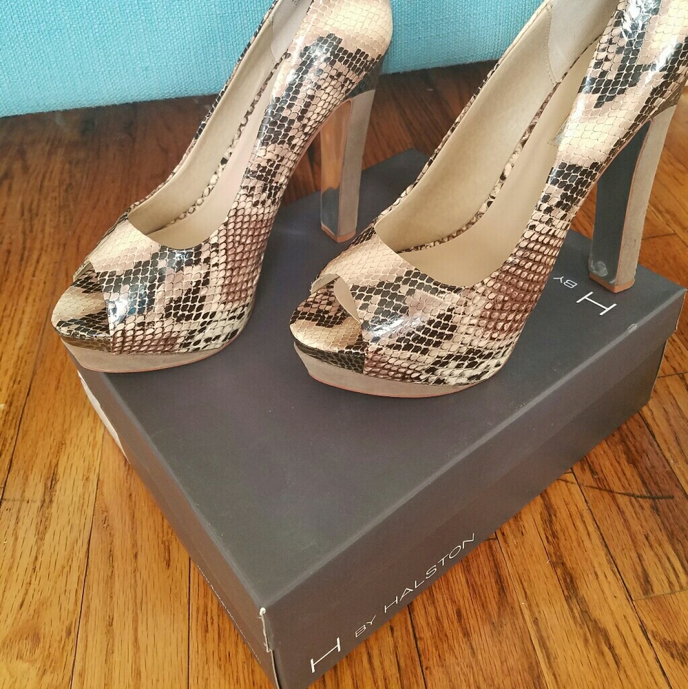 H by Halston "Blaine" | Tan Classic Boa