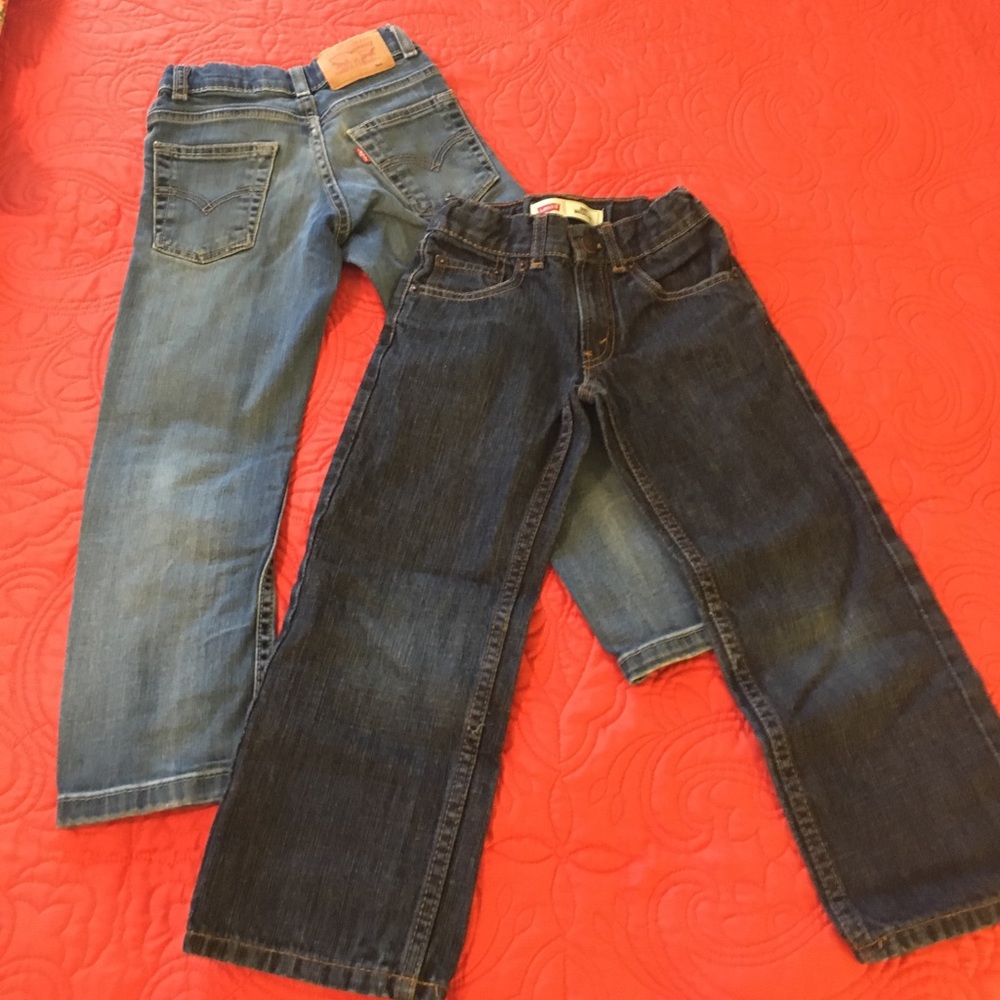 Boys size 5 Levi's x 2!