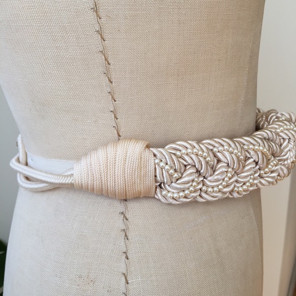 H&M Accessories - H&M pear vintage looking belt size Medium H&M Accessories - H&M pear vintage looking belt size Medium