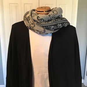 Black Old Navy cocoon sweater