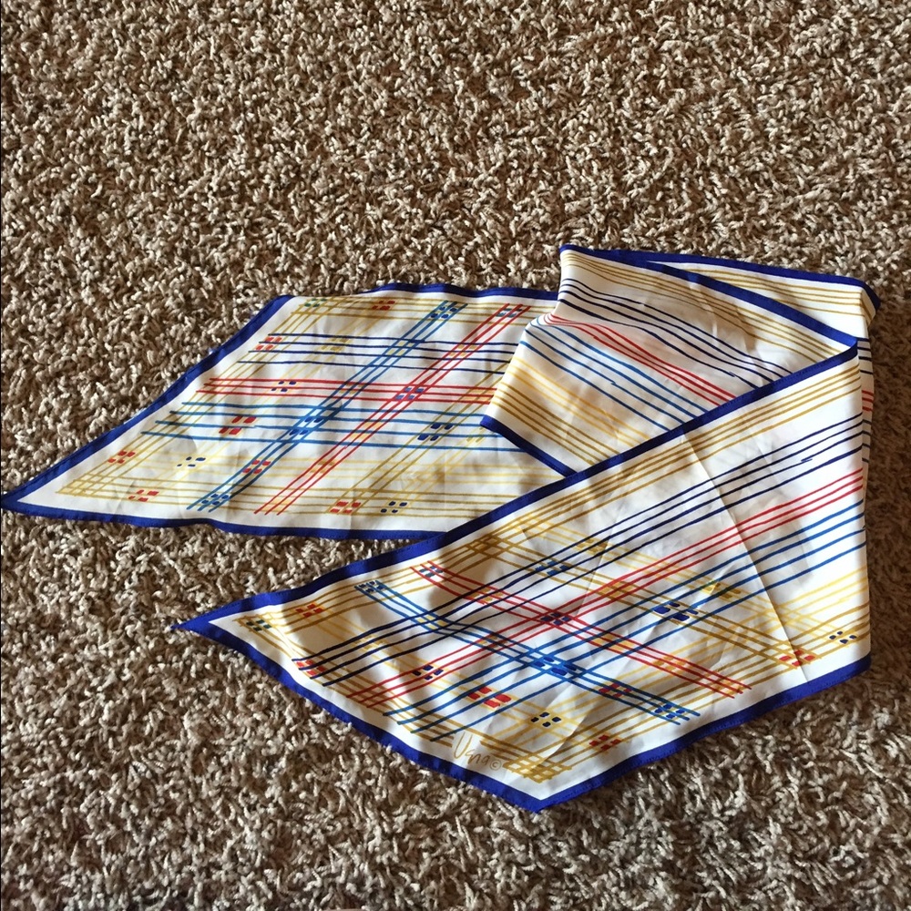 Classic vintage Vera Neumann silk scarf