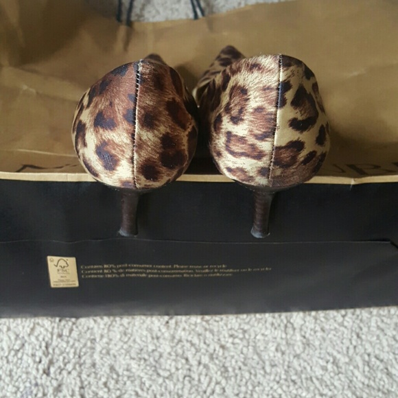 Cheetah print pointy heels - Picture 2 of 3