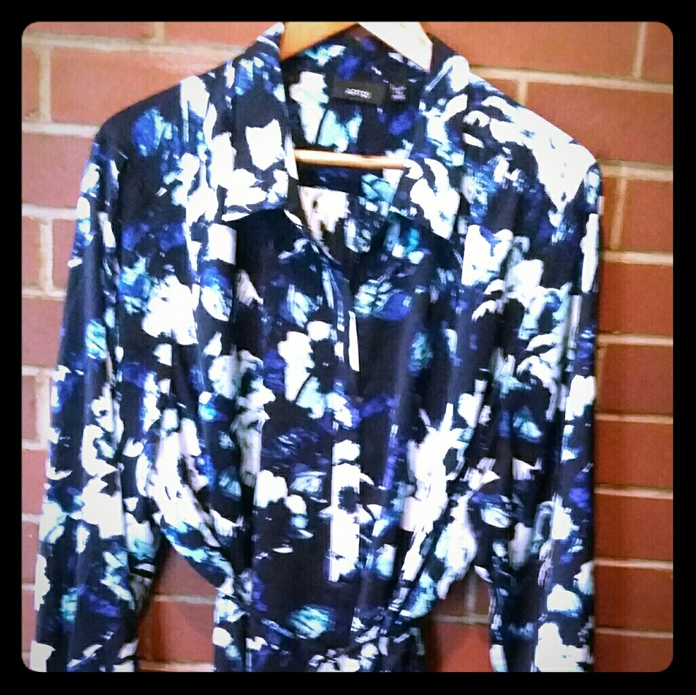 Beautiful oversized flower patter blouse.