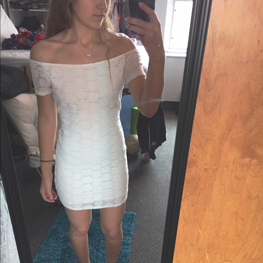 LUSH LACE FITTED CREAM DRESS