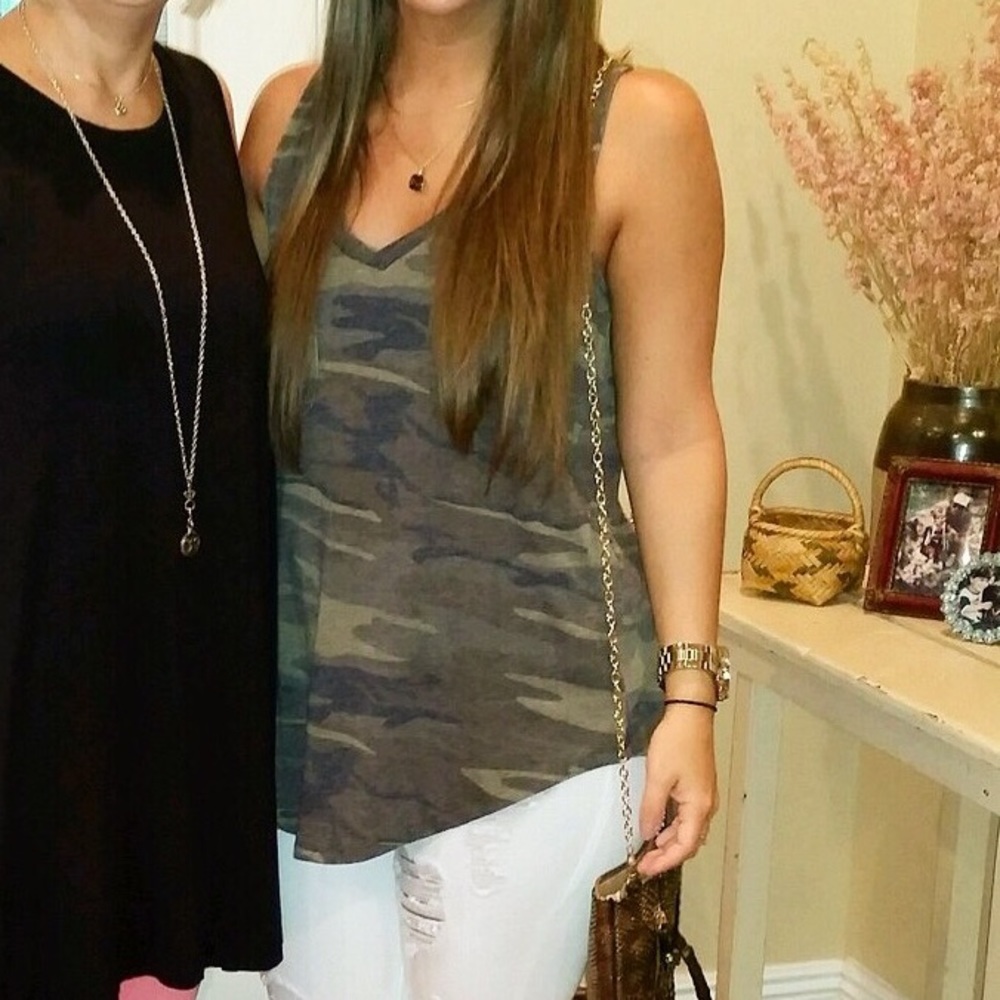 Camo Z Supply tank excellent condition! Size small