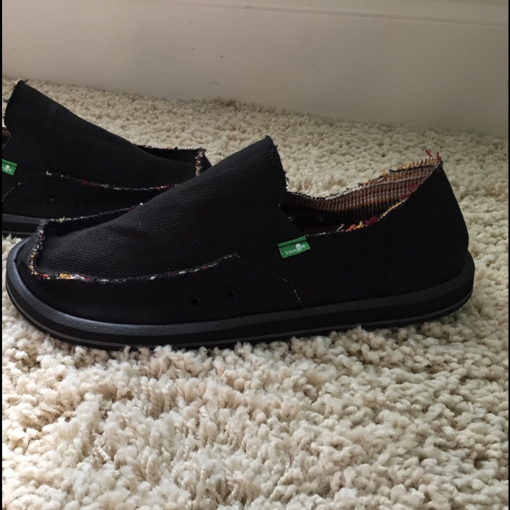 Men Sanuk size 11  fit like size 10.5