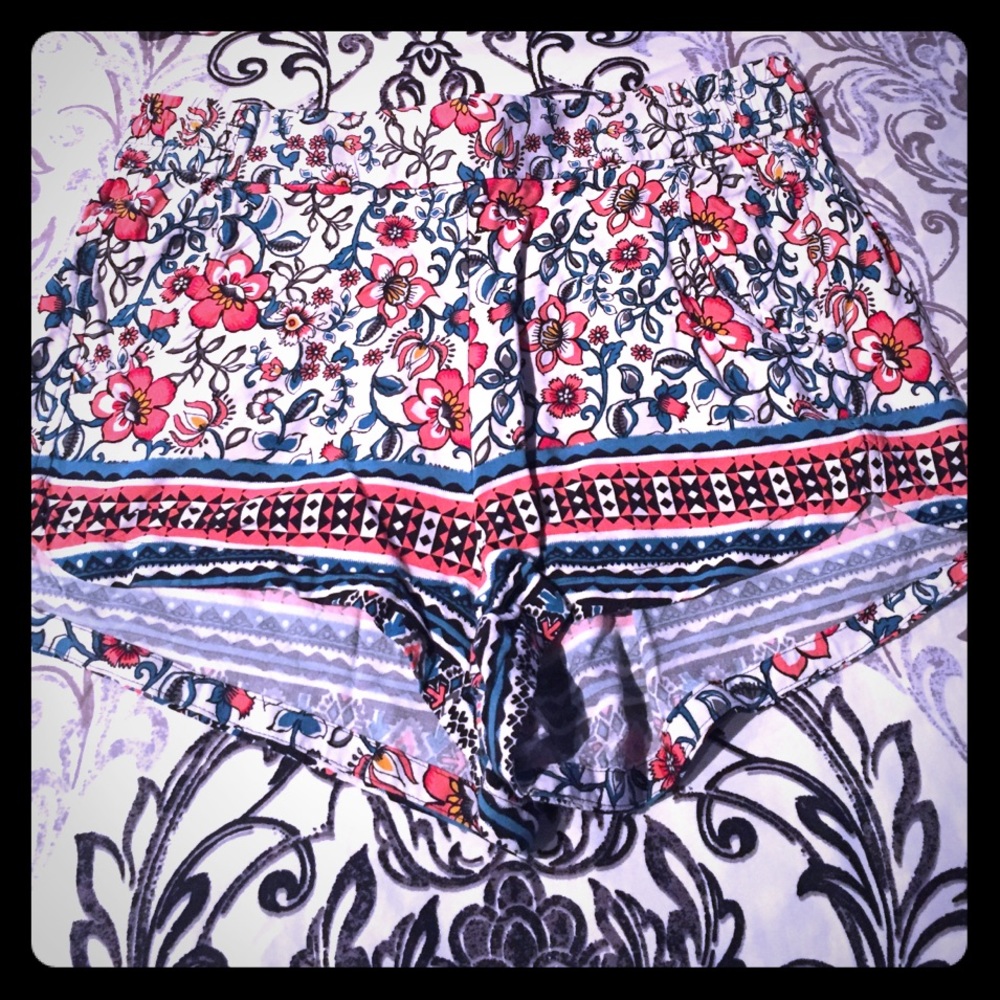 Express floral shorts size small