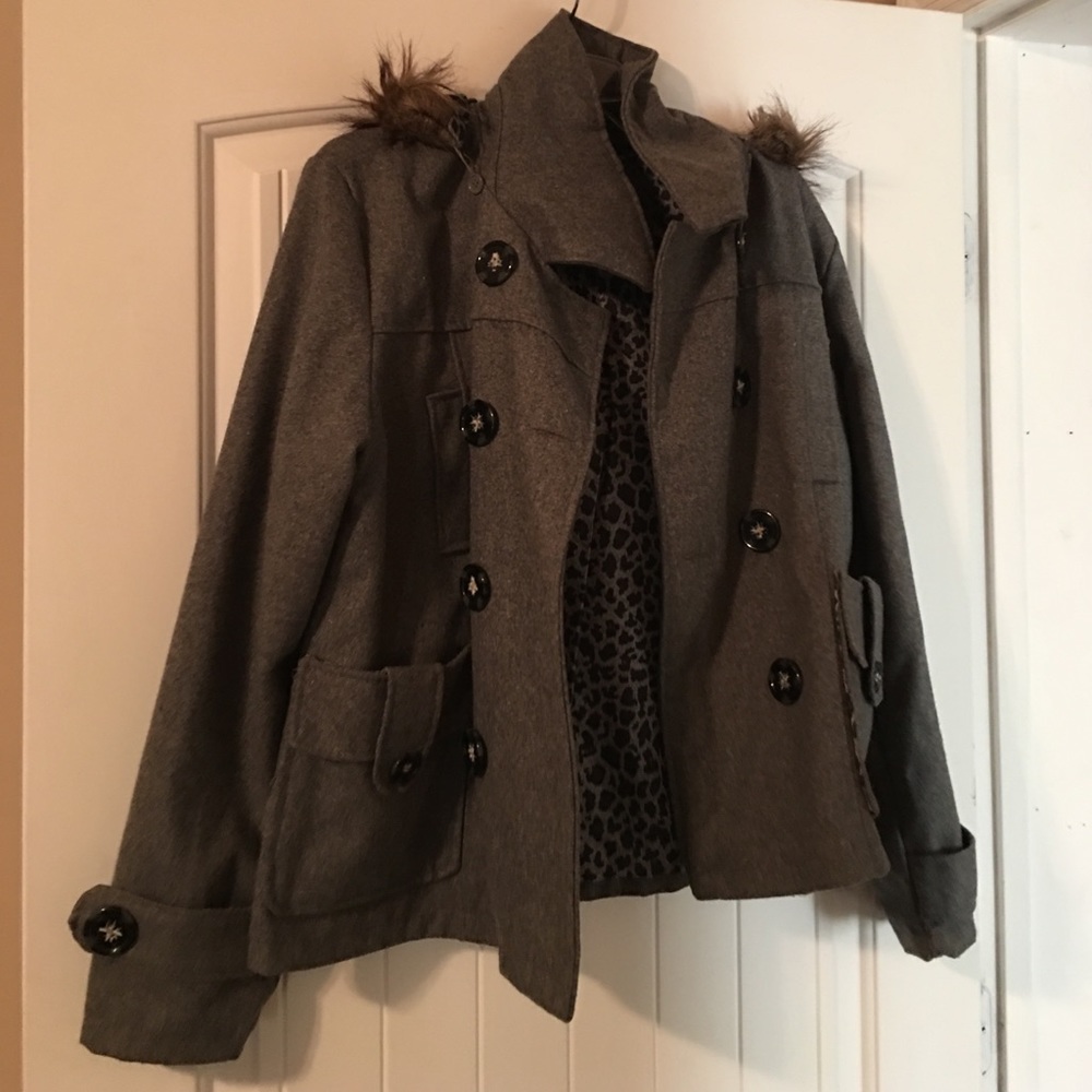 Rue 21 jacket Grey w/ animal print Detachable hood