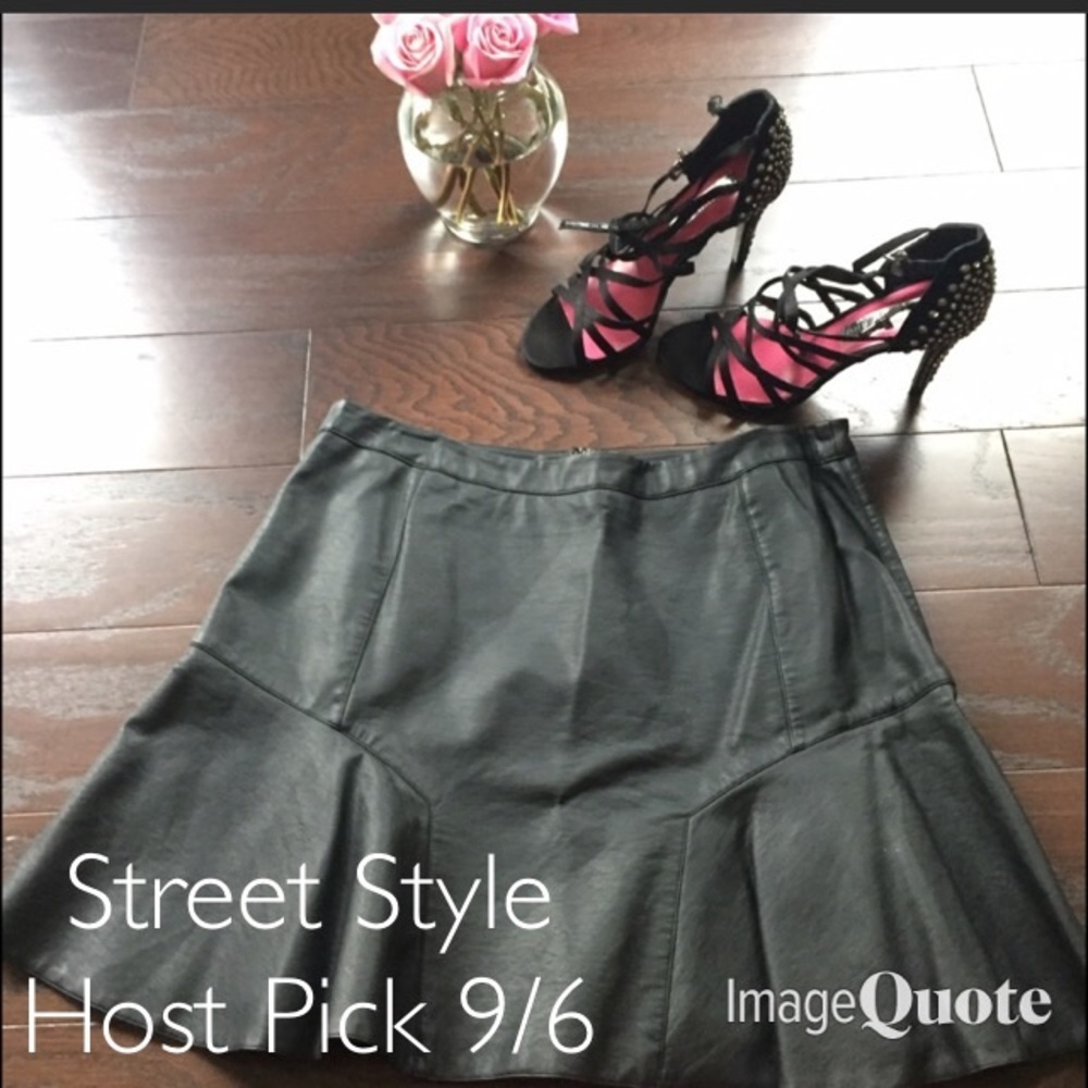 Black vegan leather skirt. Size L