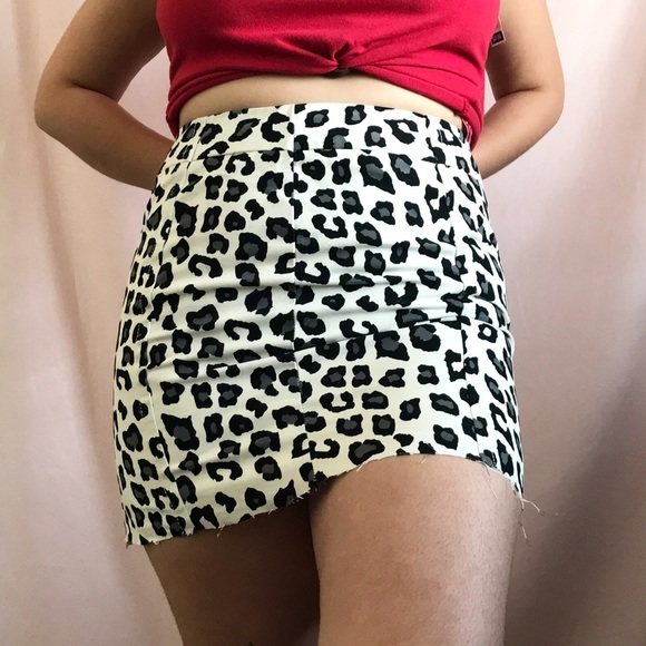 Black and white leopard print mini skirt - Picture 1 of 3