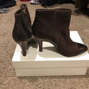 Women's sofft brown heeled bootie size 7