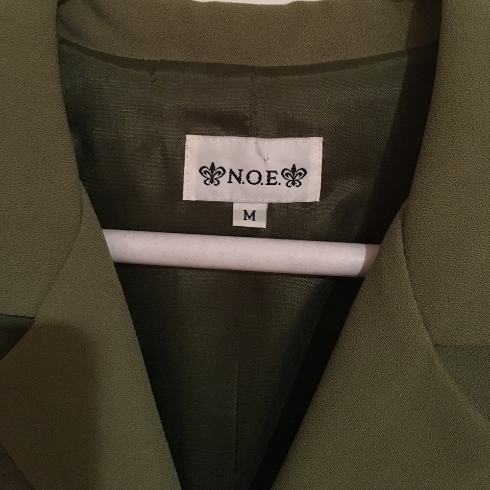 Suit blazer and skirt worn once 11/12 - Picture 4 of 8
