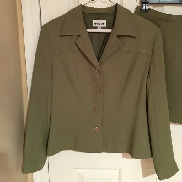 Suit blazer and skirt worn once 11/12 - Picture 2 of 8