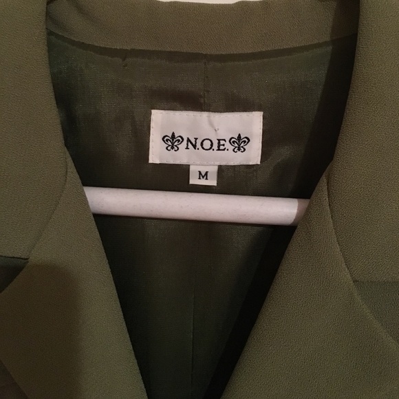 Suit blazer and skirt worn once 11/12 - Picture 4 of 8