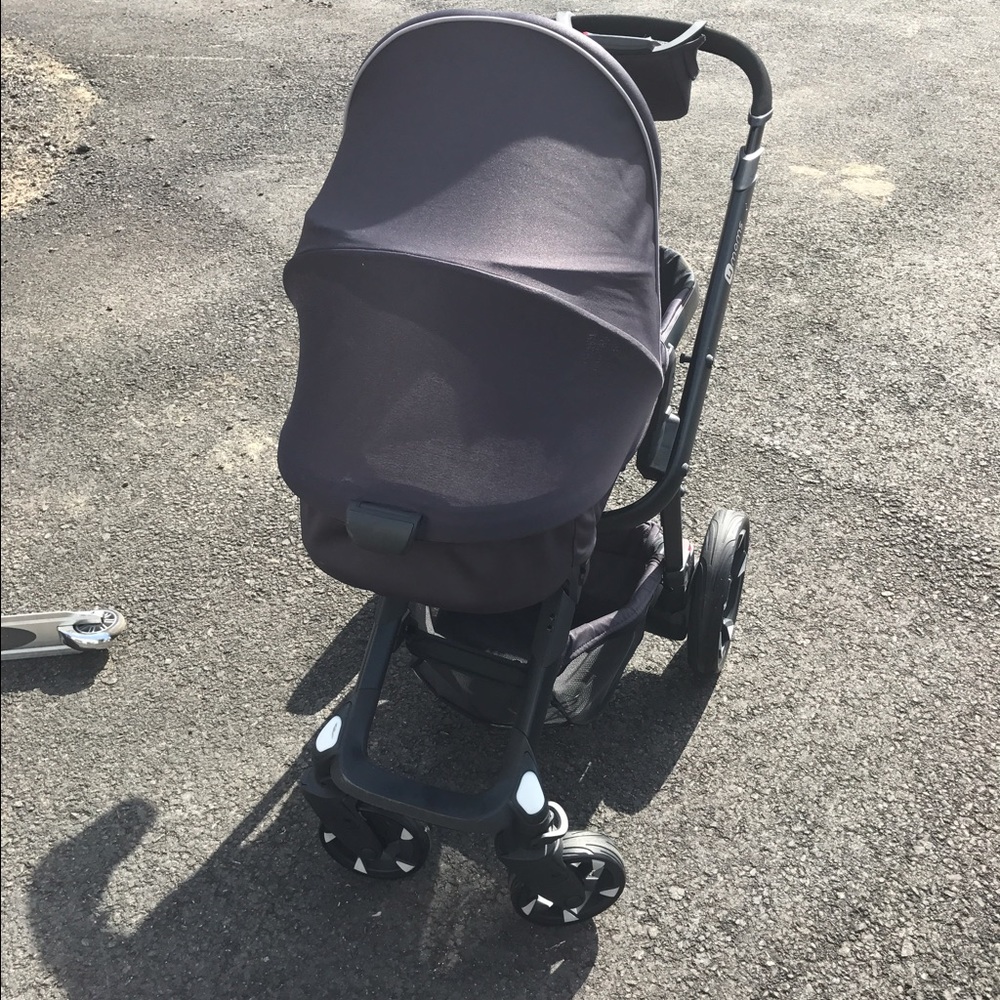 4 moms stroller brand new pushed once - Picture 3 of 3