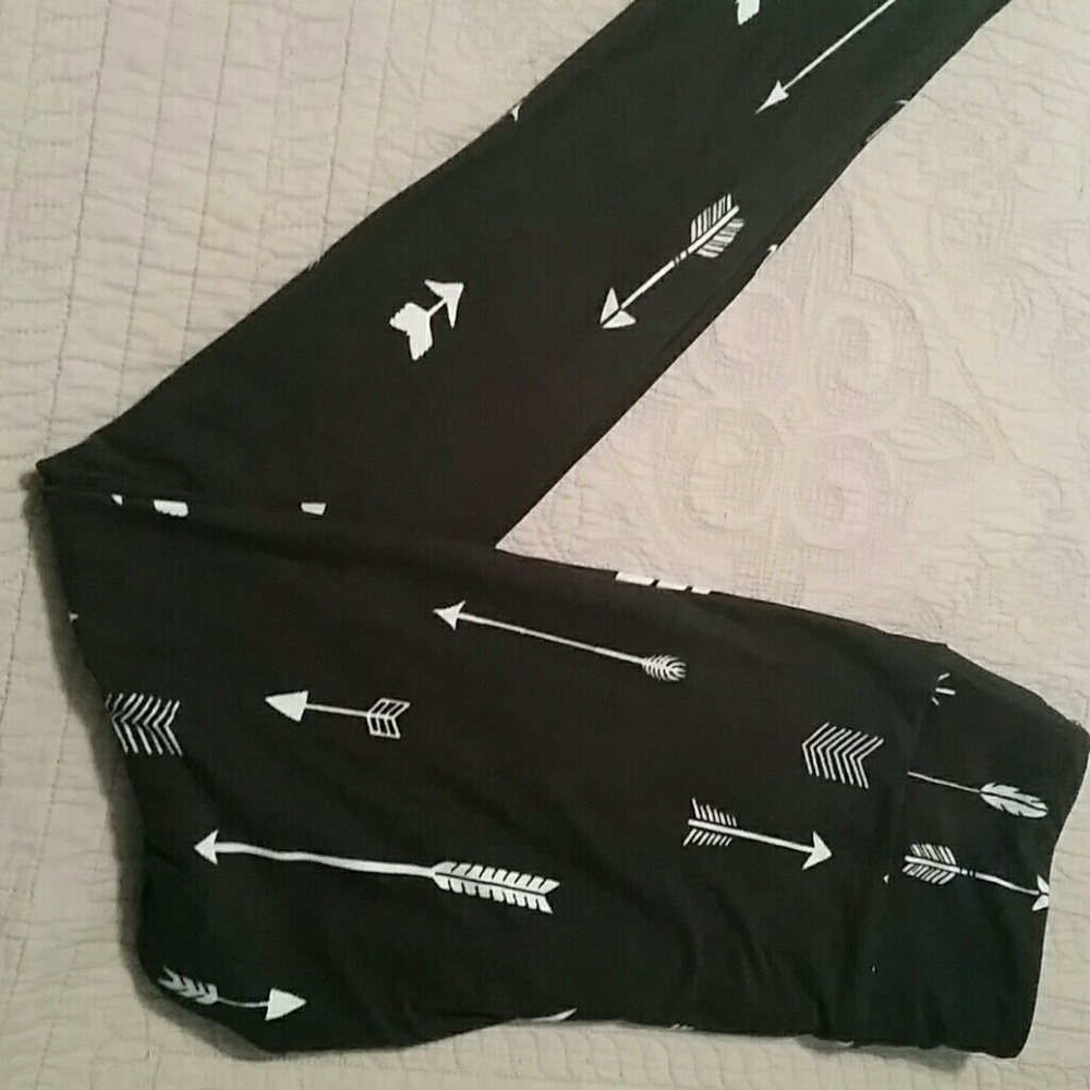 LuLaRue arrow print one size leggings NEW