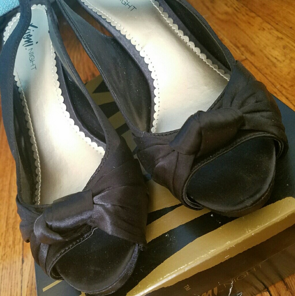 "Jade" Formal Peep-toe Pump