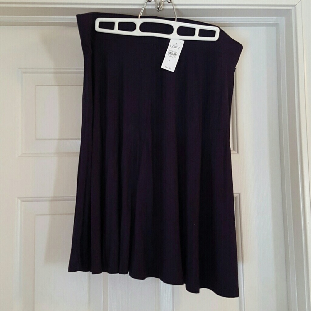 Sold!! NWT Navy Loft skirt