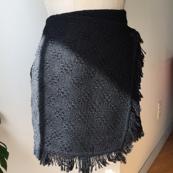 Zara Skirts - ZARA WRAP FRINGE HEM SKIRT SIZE 6 NEW Zara Skirts - ZARA WRAP FRINGE HEM SKIRT SIZE 6 NEW