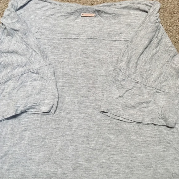 Kendall and Kylie "partners in crime" crop - Picture 3 of 4