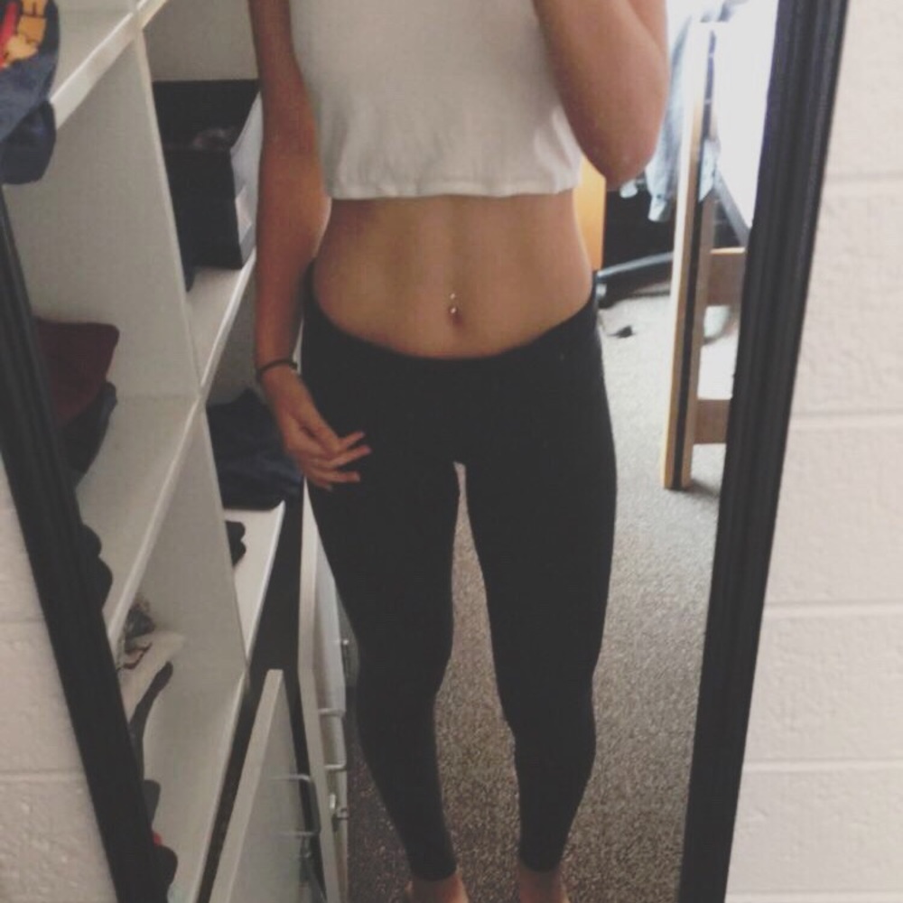 ((SOLD)) VICTORIAS SECRET BLACK YOGA PANTS/ LEGGINGS