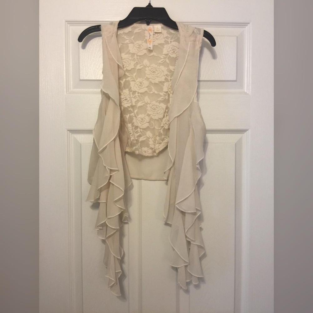 ‼️ 24hr SALE ‼️ Gorgeous Ivory Vest