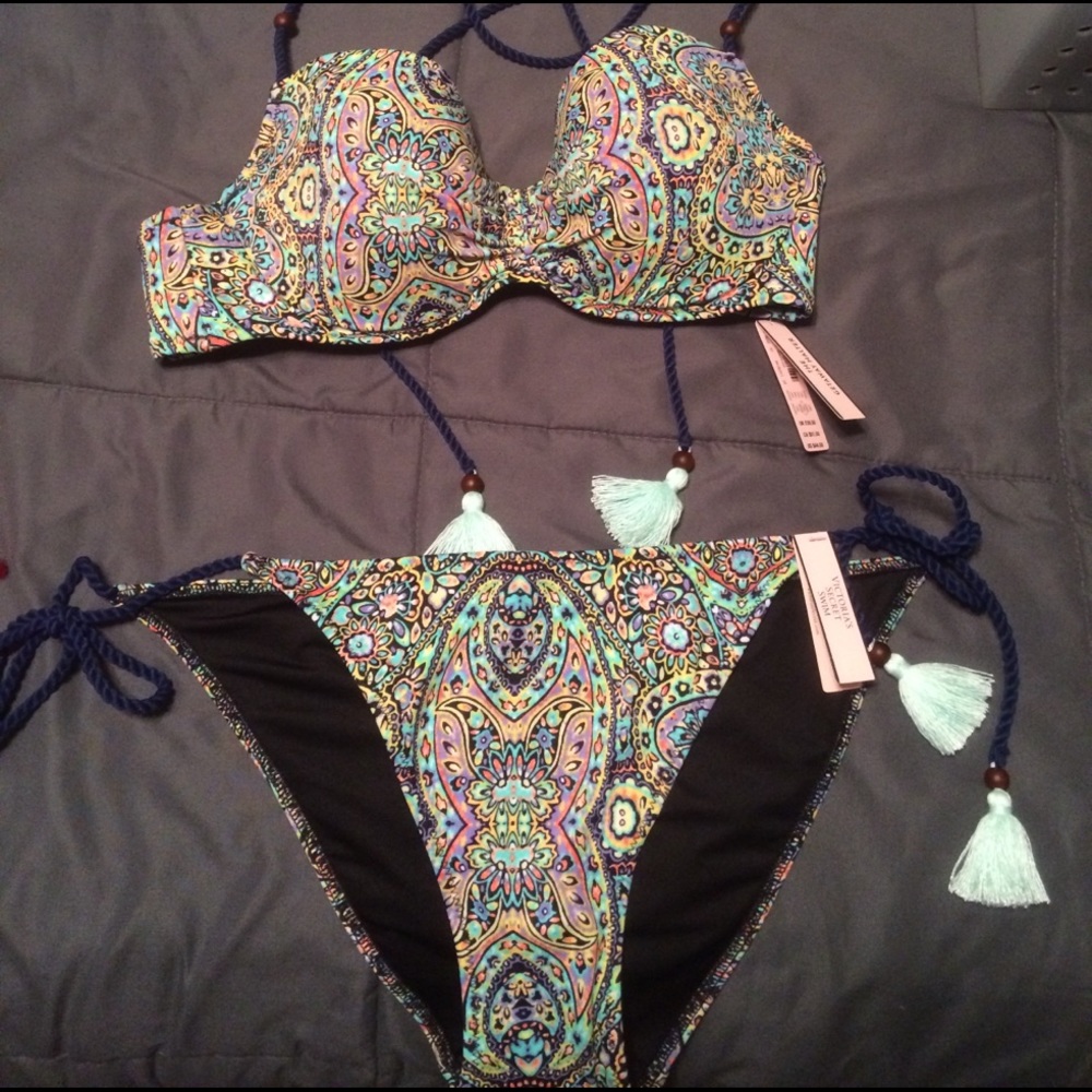 Victoria's Secret top and bottom 34C / Large