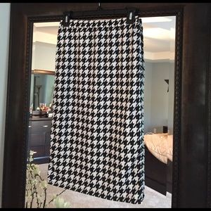 Black/white herringbone pencil skirt