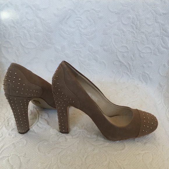 Studded suede Anne Klein pumps - Picture 2 of 5