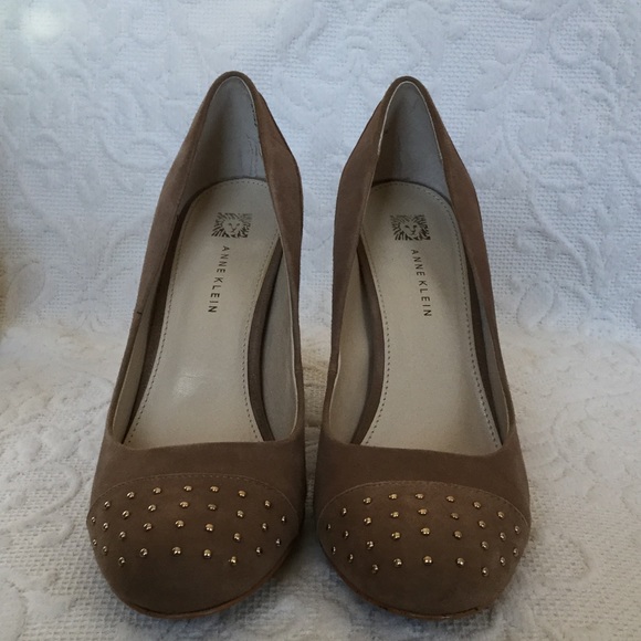 Studded suede Anne Klein pumps - Picture 3 of 5