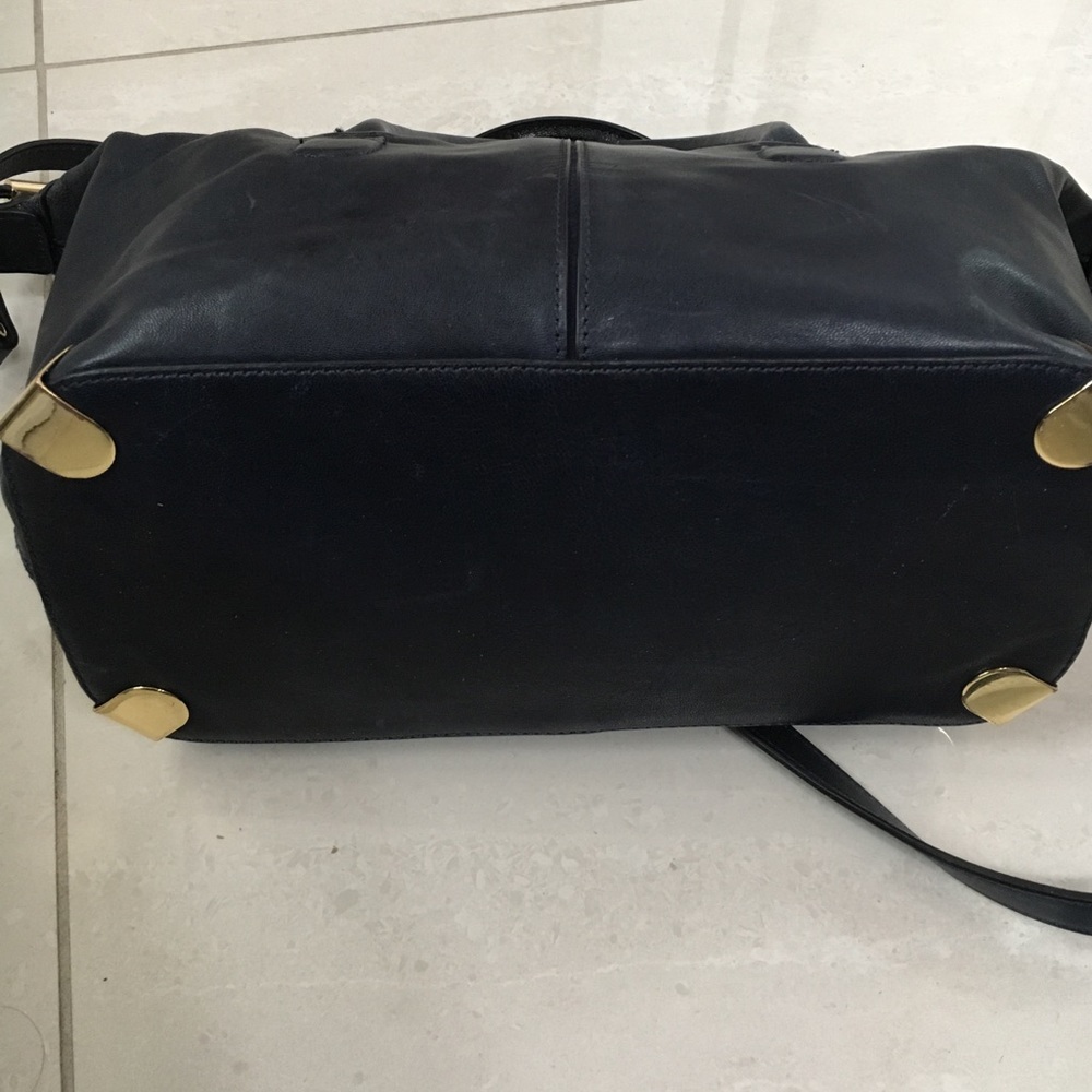 🎉PRICE DROPPED🎉Authentic Vince Camuto Satchel Leather Bag - Picture 4 of 8