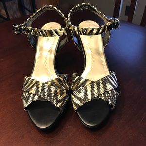 Tahari heels size 7