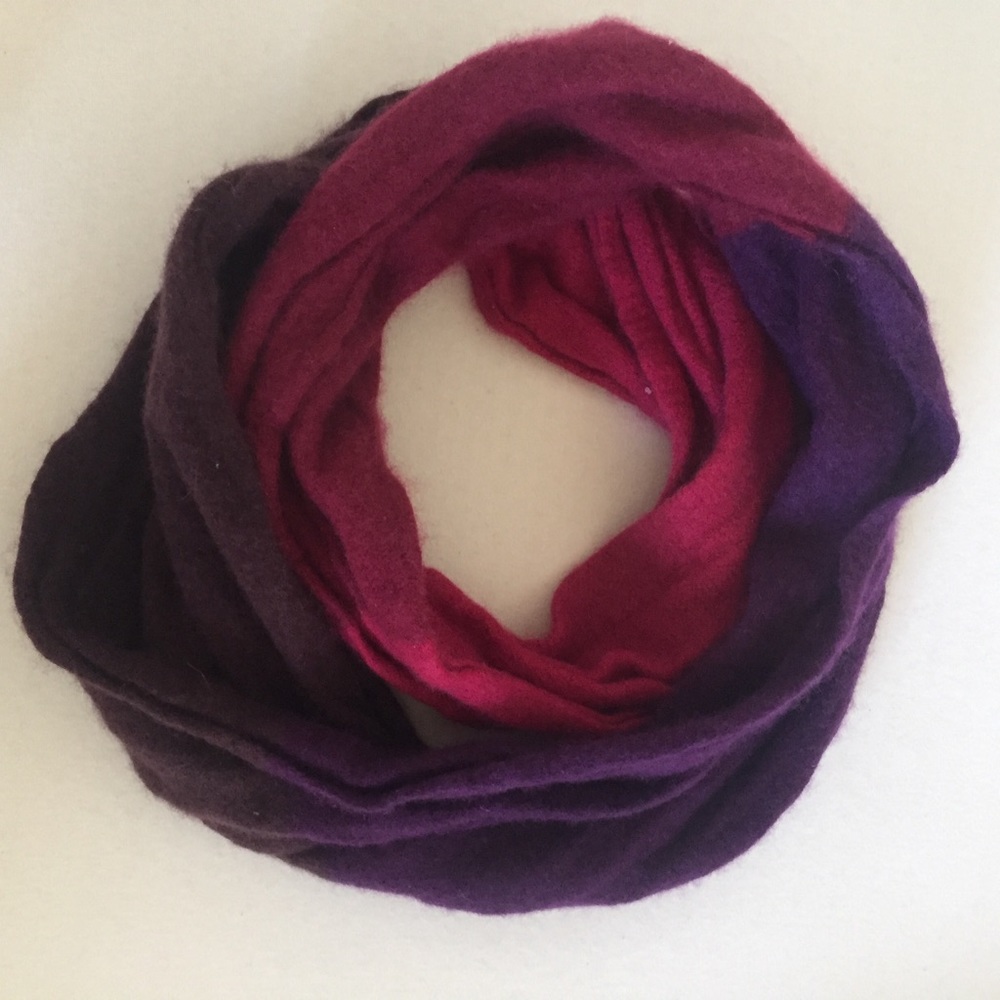 100% cashmere infinity scarf - purple/burgundy