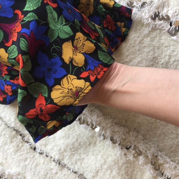 ✨HP • NWT Mango • Low Neck Floral Swing Blouse • - Picture 2 of 4