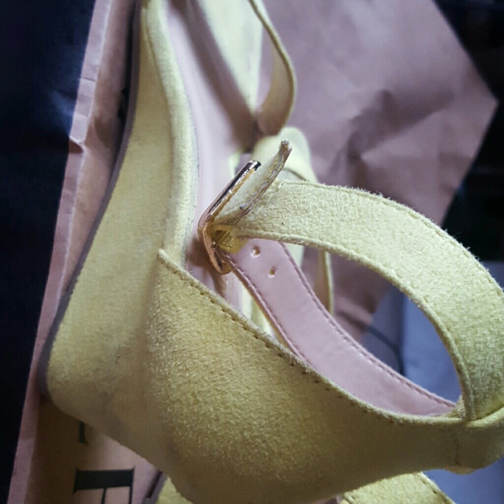 Sandals - Picture 3 of 4