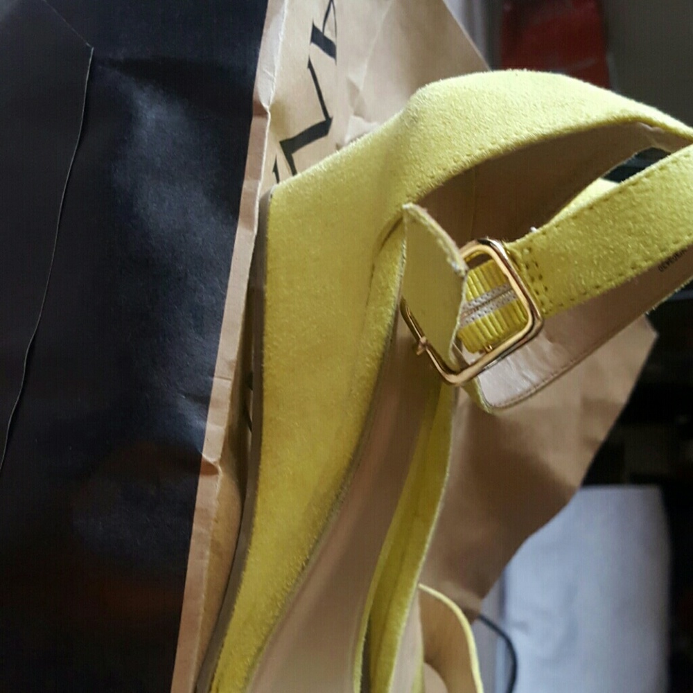Sandals - Picture 4 of 4