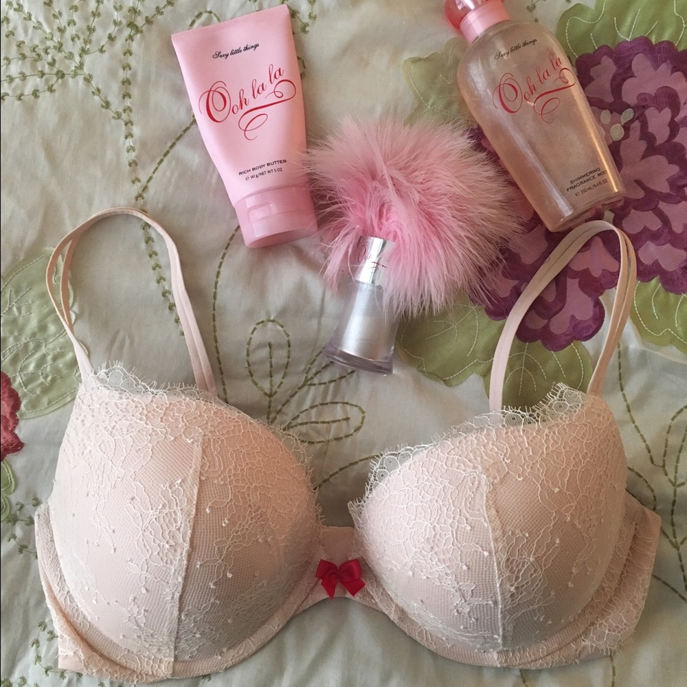 Victoria's Secret very sexy plunge bra