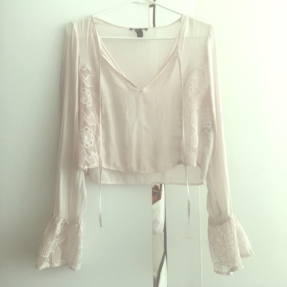 Bell sleeved ruffle top