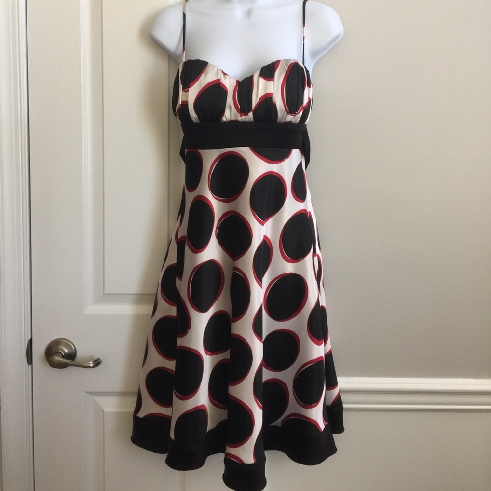 ❣️SALE❣️SPEECHLESS SZ 5 RED/BLACK/WHITE DRESS