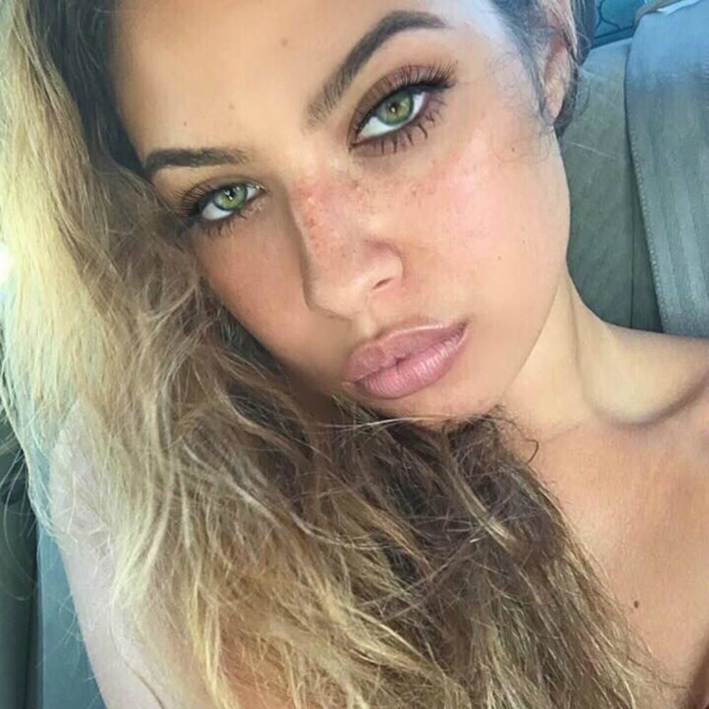 Meet your Posher, Adona