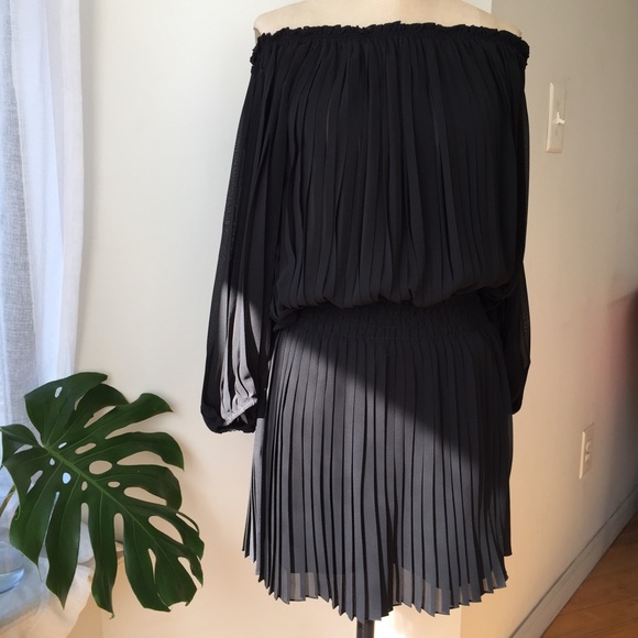 Max Studio Dresses - Max Studio Off the Shoulder Pleated Dress Size Med Max Studio Dresses - Max Studio Off the Shoulder Pleated Dress Size Med