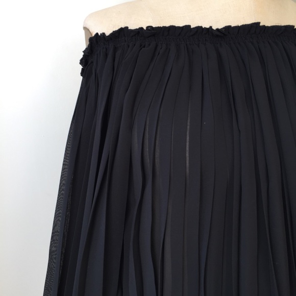 Max Studio Dresses - Max Studio Off the Shoulder Pleated Dress Size Med Max Studio Dresses - Max Studio Off the Shoulder Pleated Dress Size Med