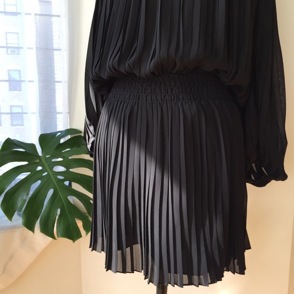Max Studio Dresses - Max Studio Off the Shoulder Pleated Dress Size Med Max Studio Dresses - Max Studio Off the Shoulder Pleated Dress Size Med