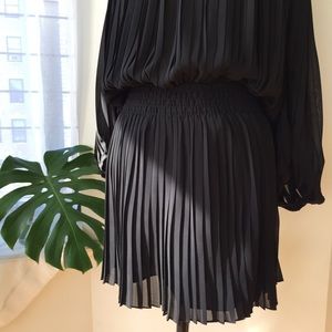 Max Studio Dresses - Max Studio Off the Shoulder Pleated Dress Size Med Max Studio Dresses - Max Studio Off the Shoulder Pleated Dress Size Med