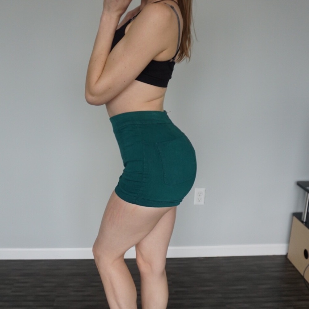 High waisted strechy teal green shorts.