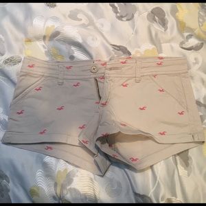 SUPER CUTE! Beige Hollister Shorts with pink logo